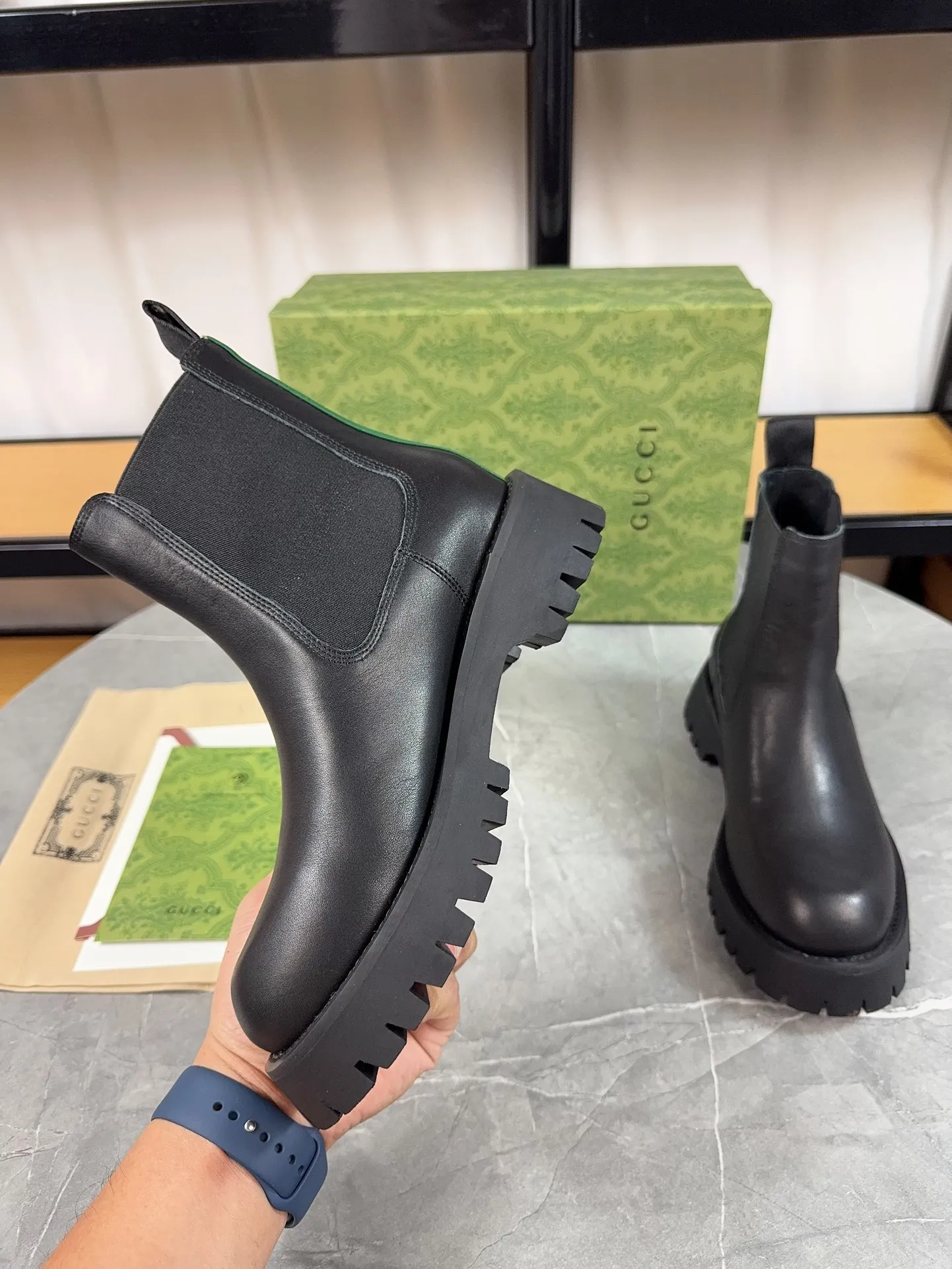 Men's shoes 💰640💰 New model from Gucci, double GG groove thick-soled loafers. The original version is made 1:1. Super beautiful quality, classic model at the counter. ❶Upper: original open-edge beaded cowhide ❷Inner lining: water-dyed cowhide ❸Feet: water-dyed cowhide ❹Outsole: ultra-light original sole ❺thick sole heightening: 3.5cn ❻Packing: original packaging ❼Number: 35-42 (41 41 customized, non-refundable) Men's model: 38-46 (45, 46 customized, non-refundable)